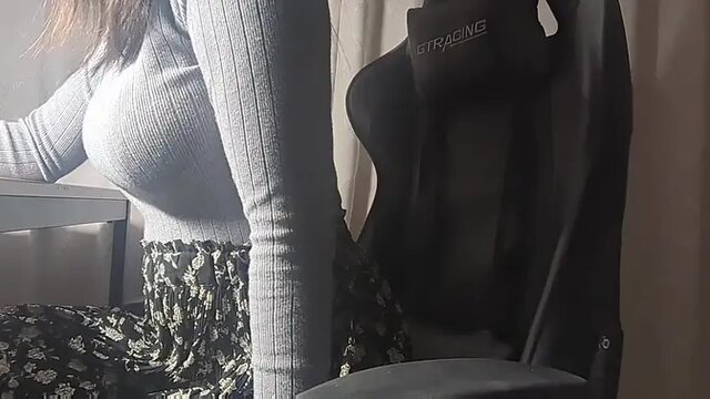 Curvy Japanese beauty plays with her big booty while studying