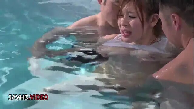 Mature Japanese MILF Suzuna Komiya blows cock by the pool